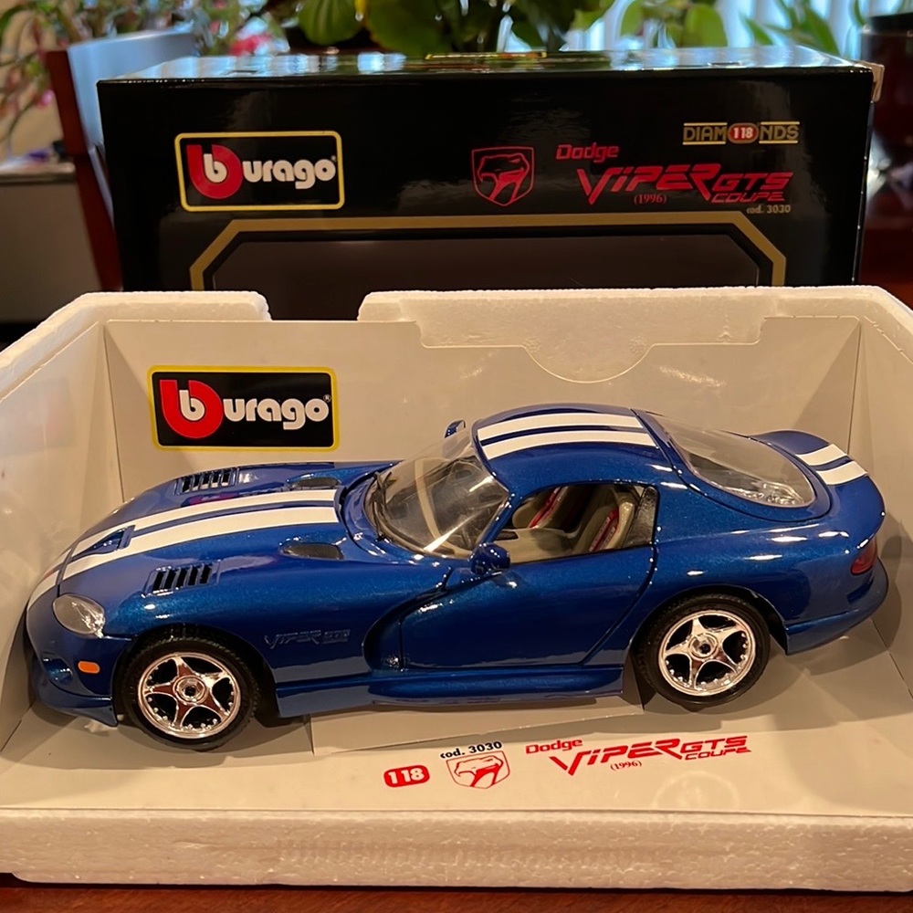 Vintage Burago Die Cast Metal 1996 Dodge Viper GTS Coupe